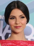 prom-look-of-victoria-justice-dress-at-2011-teenick-halo-awards.jpeg